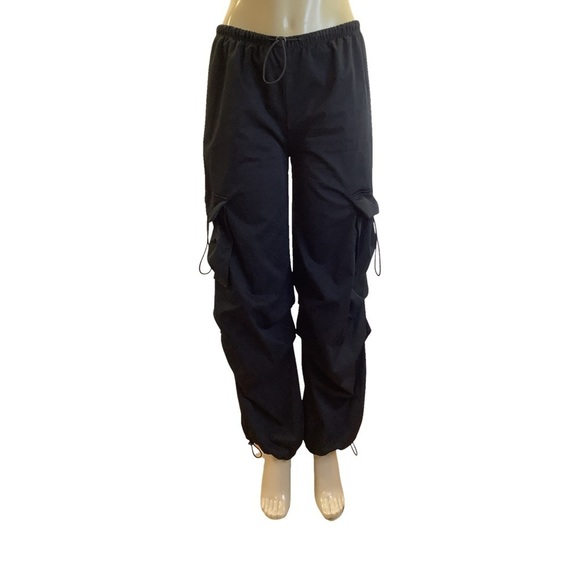 Pants - Black Size Medium Cargo Pants With Multiple Pockets & Drawstring Waist. Preloved